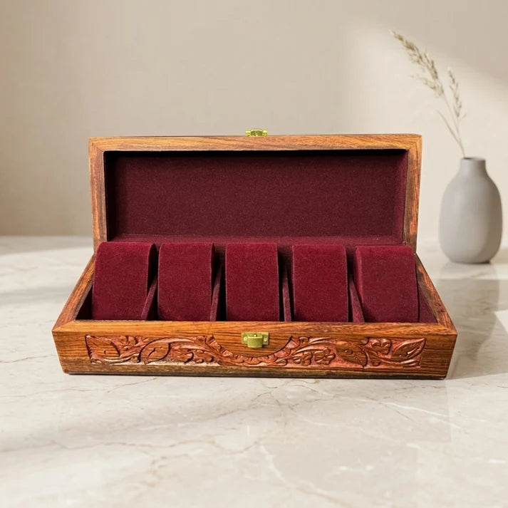 5 Watches – Carving – Wood Top – Hard Pillows